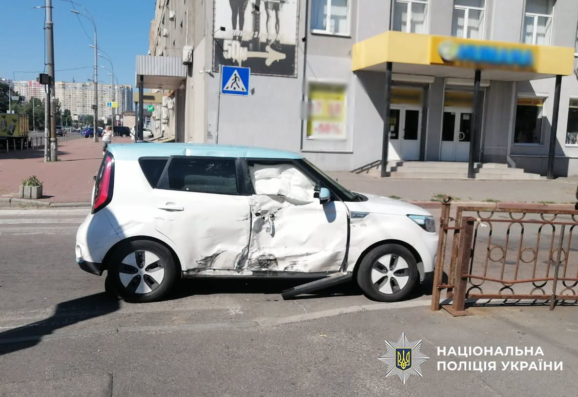 Кермувальниця легковика перебувала за кермом у тверезому стані