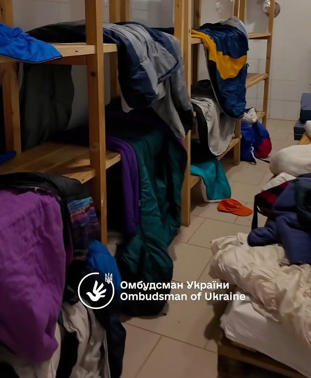 У кімнатах панує безлад