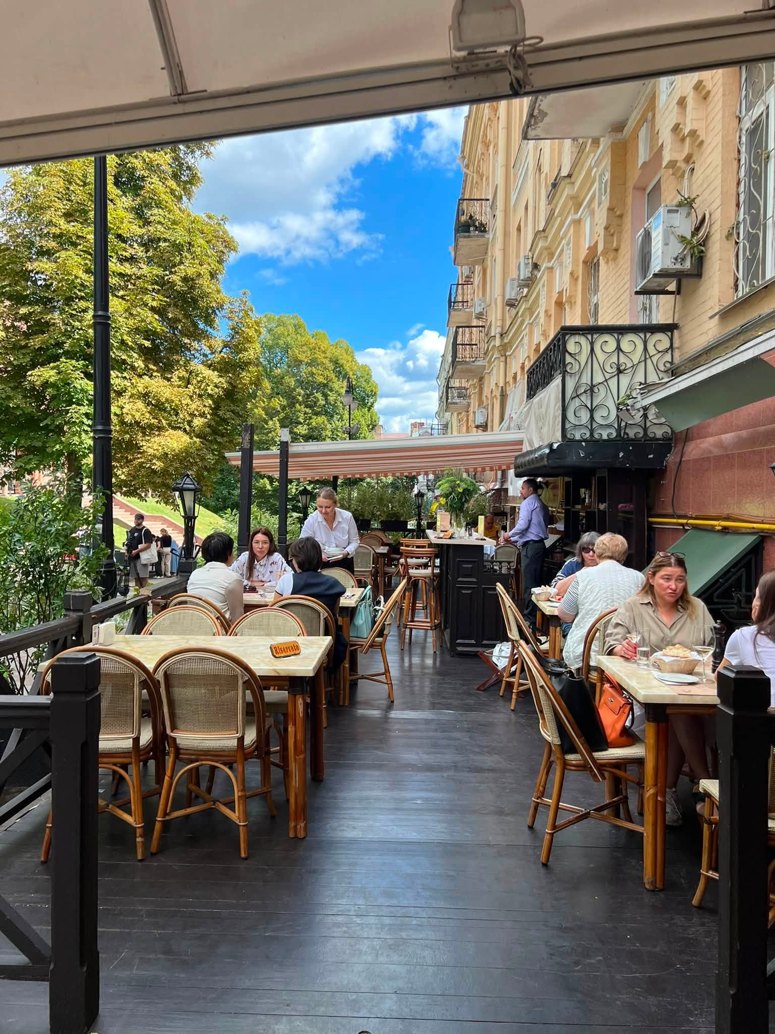 Osteria Pantagruel тимчасово працює з відкритою терасою