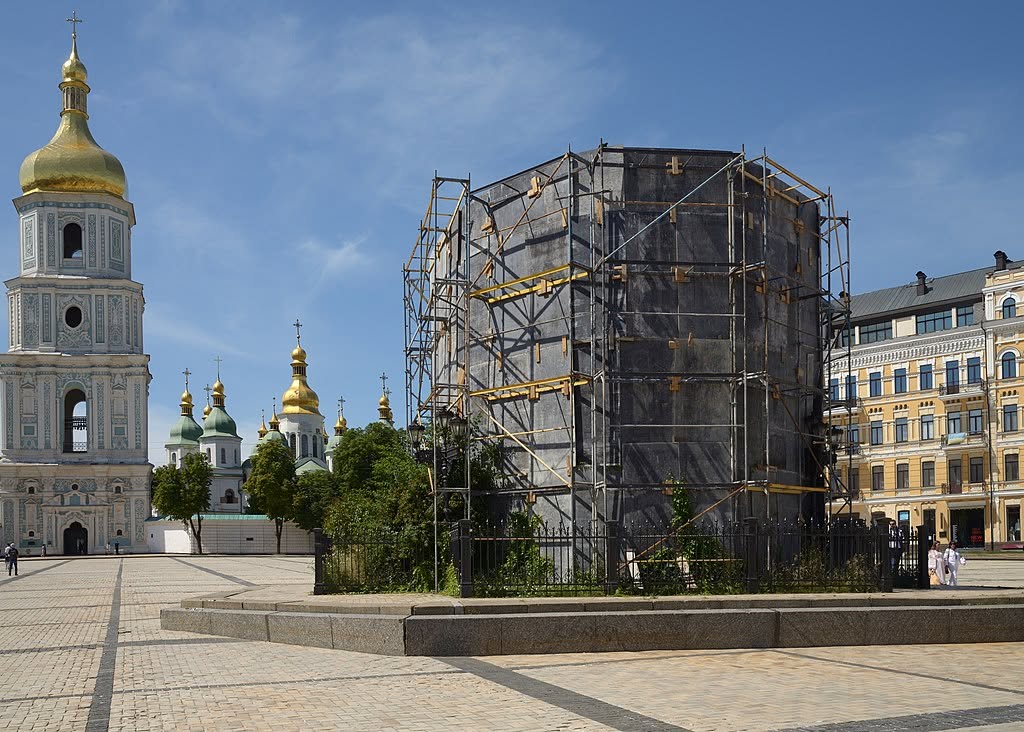 Таким бачили пам'ятник Богдану Хмельницькому кияни та гості міста з початку 2022 року