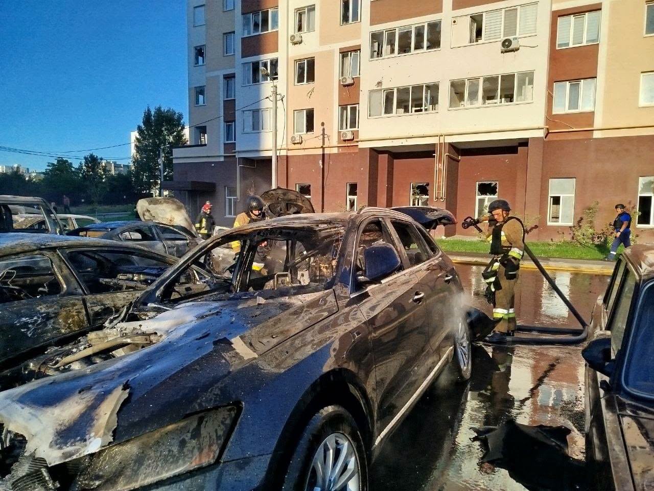Пошкоджені вогнем автівки