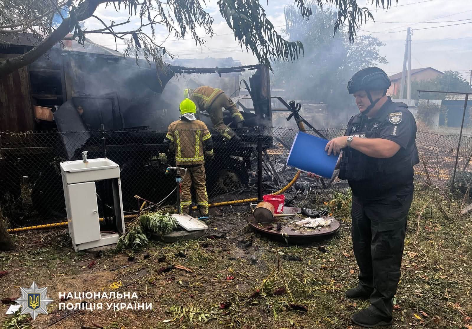 Поліція Київщини фіксує наслідки ворожого обстрілу