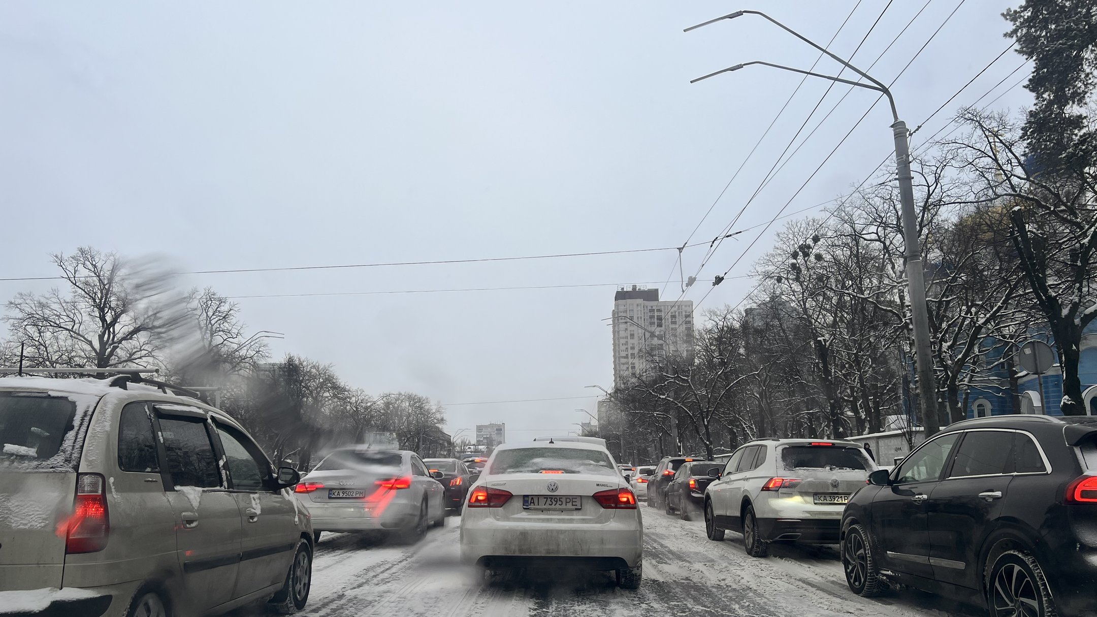 У Києві затори після нічного снігопаду. 