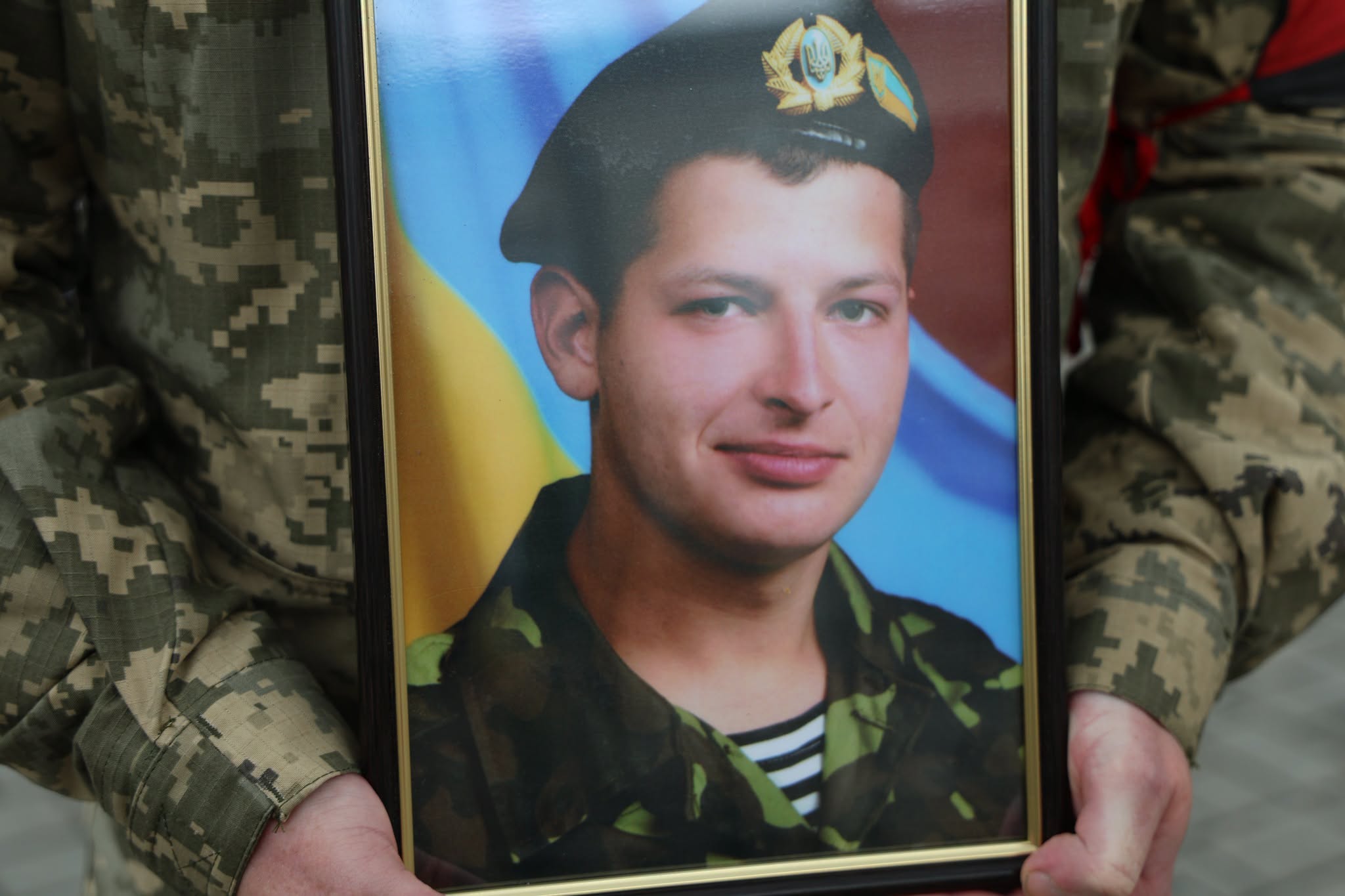 Траурний портрет захисника України Олексія Кривова
