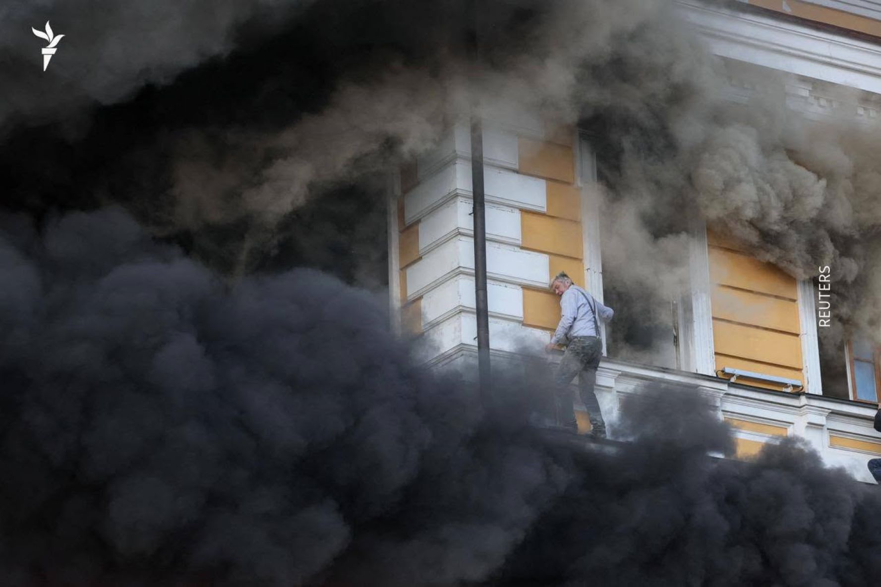 Під час пожежі у НАНУ люди намагалися рятуватися через вікна