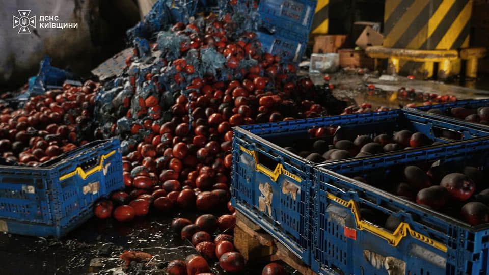 Знищена пожежею продукція складу
