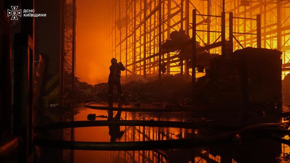 Вогонь охопив приміщення