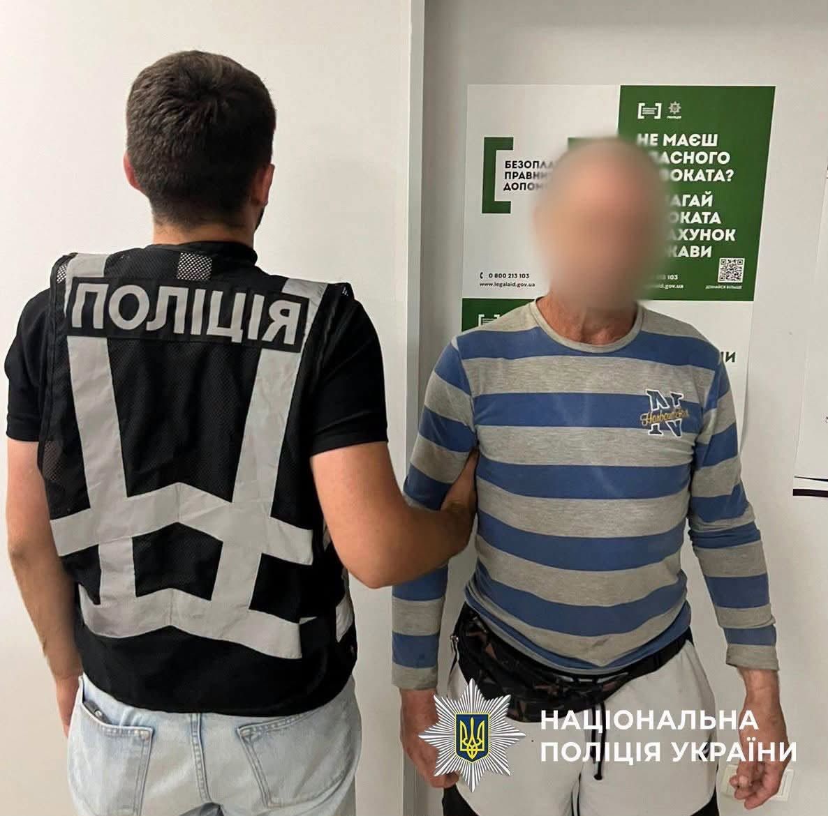 Пограбували жінку на зупинці у Києві: суд виніс суворий вирок двом грабіжникам фото 2