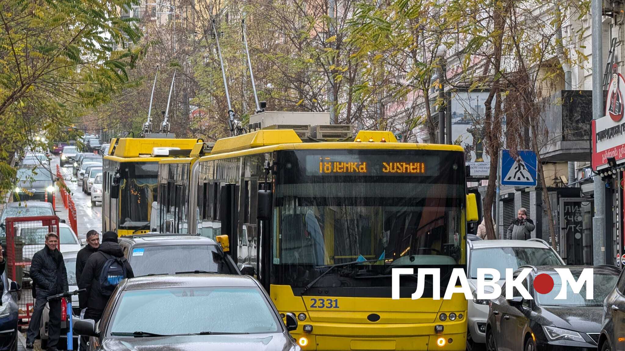 Рух громадського транспорту на Майдані Незалежності паралізовано
