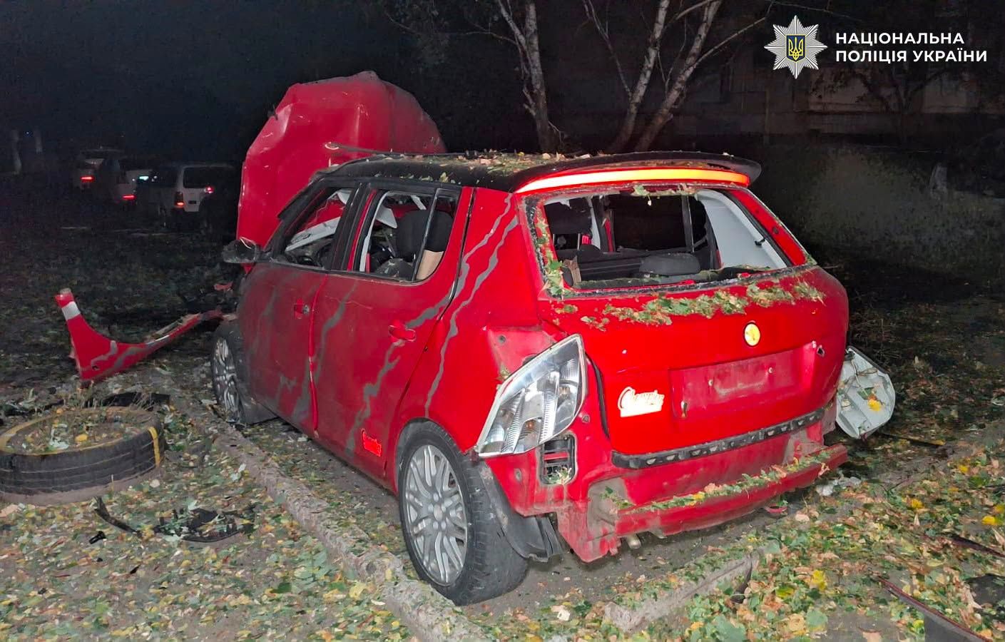 Потрощена внаслідок атаки автівка в Оболонському районі