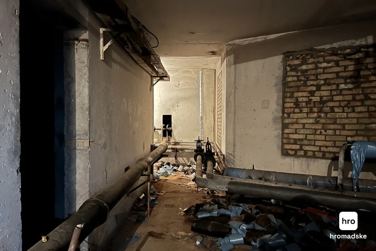 Комунальна катастрофа у Голосієві: каналізація замерзла, у ваннах плавають фекалії