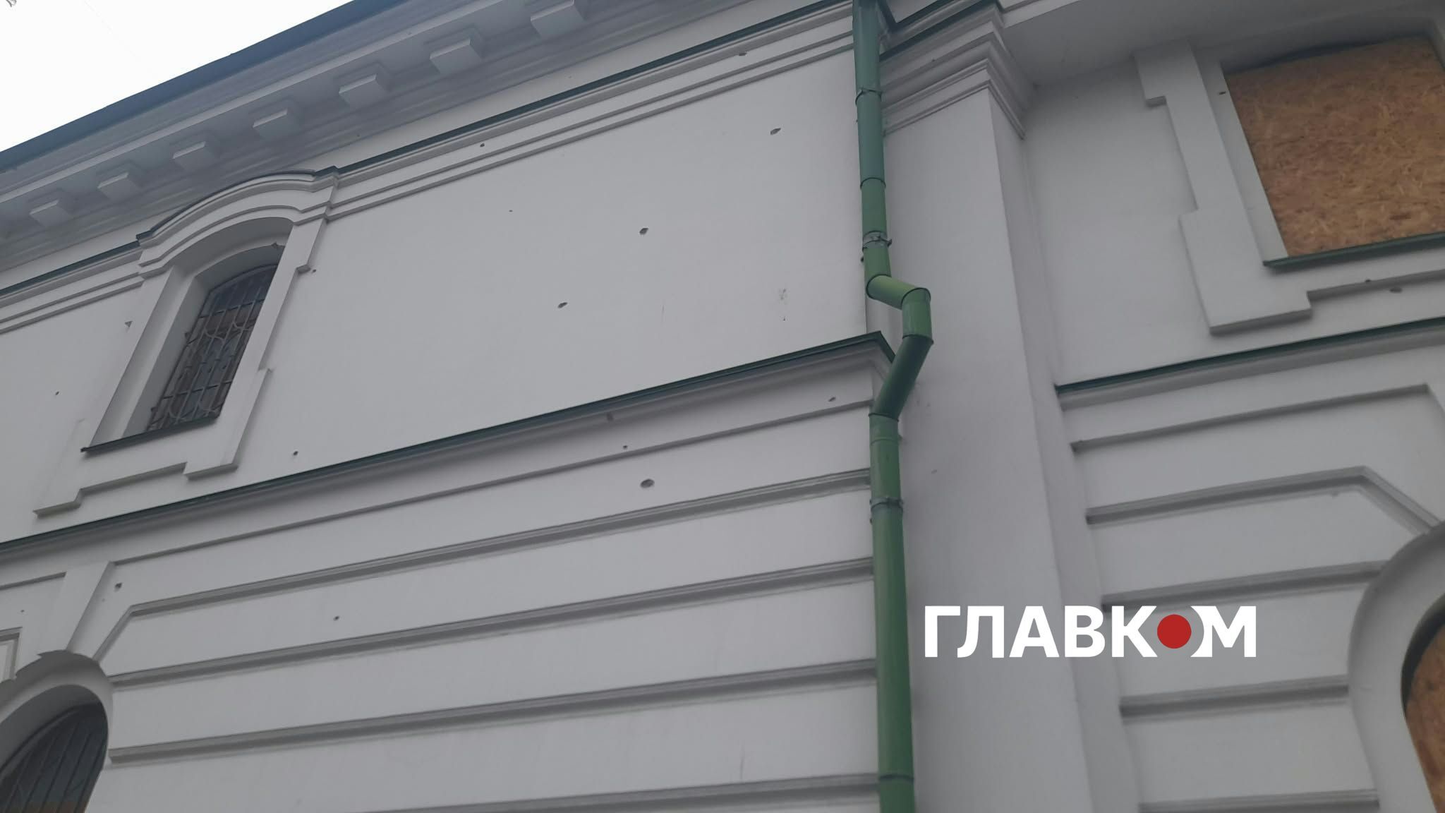 Пошкоджені вікна храму вже закрили OSB-плитами