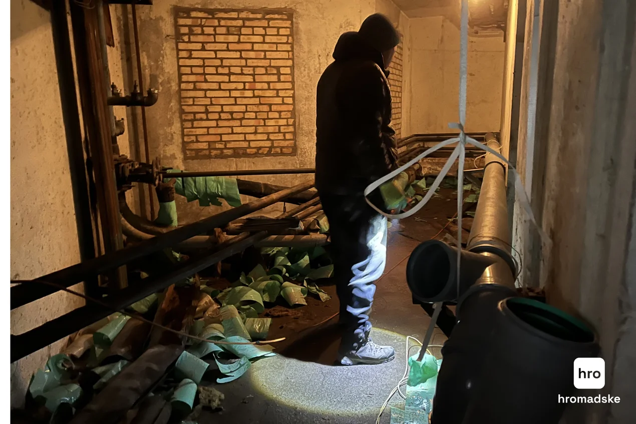 Комунальна катастрофа у Голосієві: каналізація замерзла, у ваннах плавають фекалії