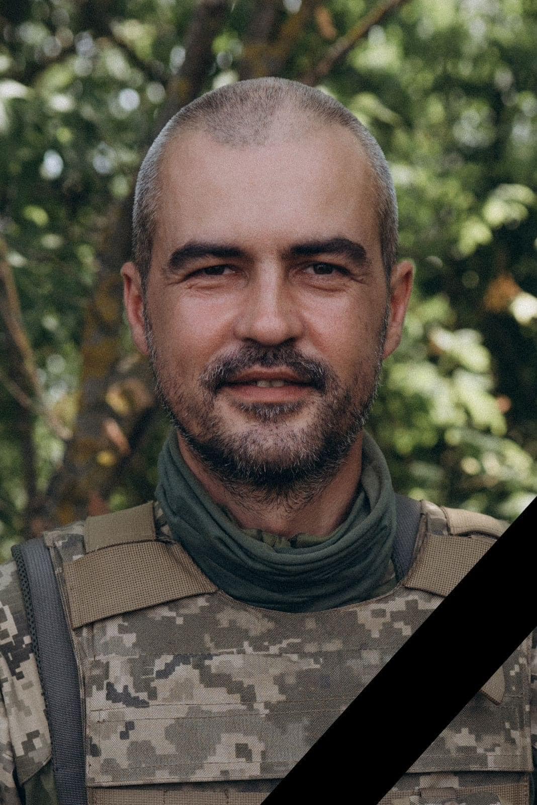 Із самого початку повномасштабного збройного вторгнення РФ проти України полковник Олександр Макаєв організовував заходи цивільно-військового співробітництва в районах бойових дій, вивозив дітей та дорослих з Херсону