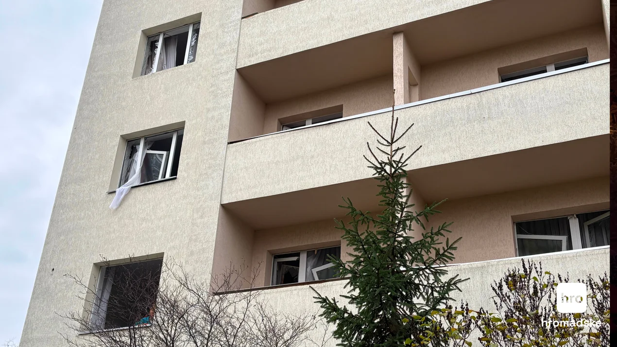 У будівлі гуртожитку ДТЕУ повилітали вікна
