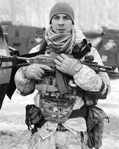 У 2019 році Анатолій Греков підписав контракт на військову службу з 80-ю окремою десантно-штурмовою бригадою