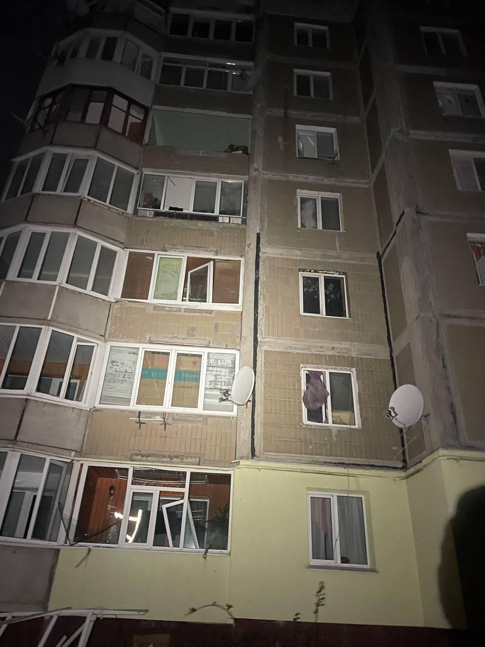 Пошкоджені вікна будинків у Білій Церкві