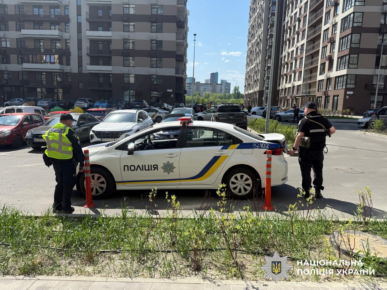 На місце події негайно виїхали екіпажі патрульної поліції, слідчо-оперативна група територіального підрозділу, керівництво територіального підрозділу та головного управління поліції