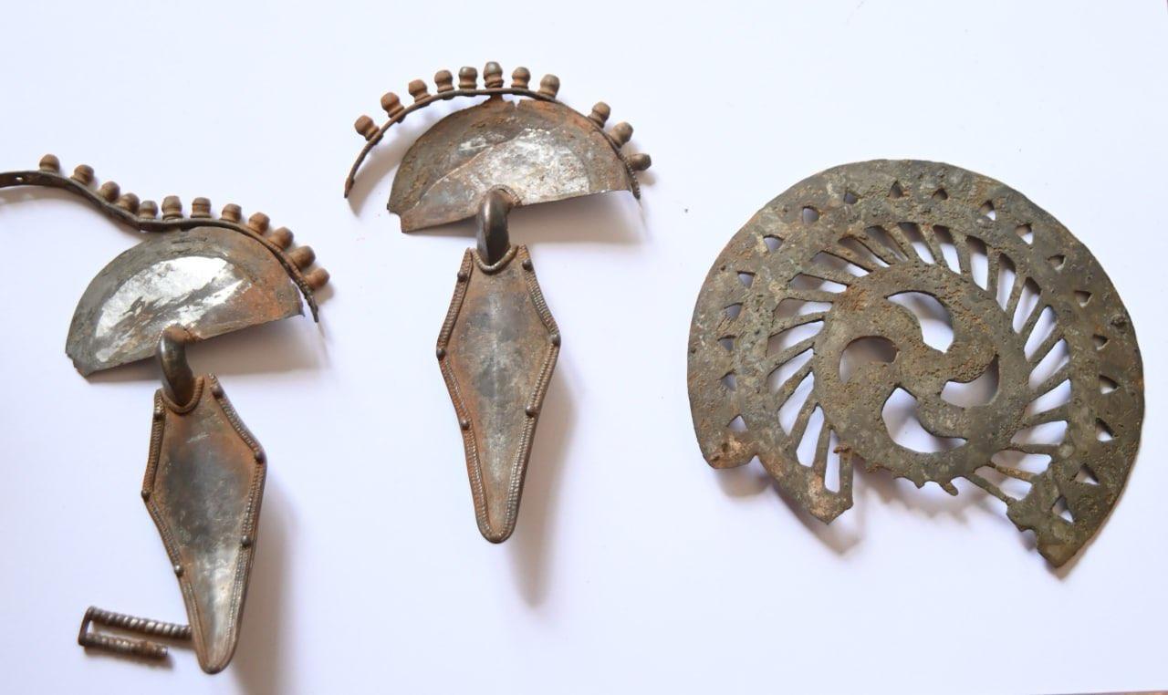 Застібки-фібули V століття