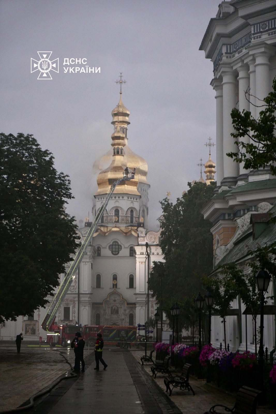 Рятувальники ліквідовують наслідки удару по Києво-Печерській лаврі (фото, відео) фото 1
