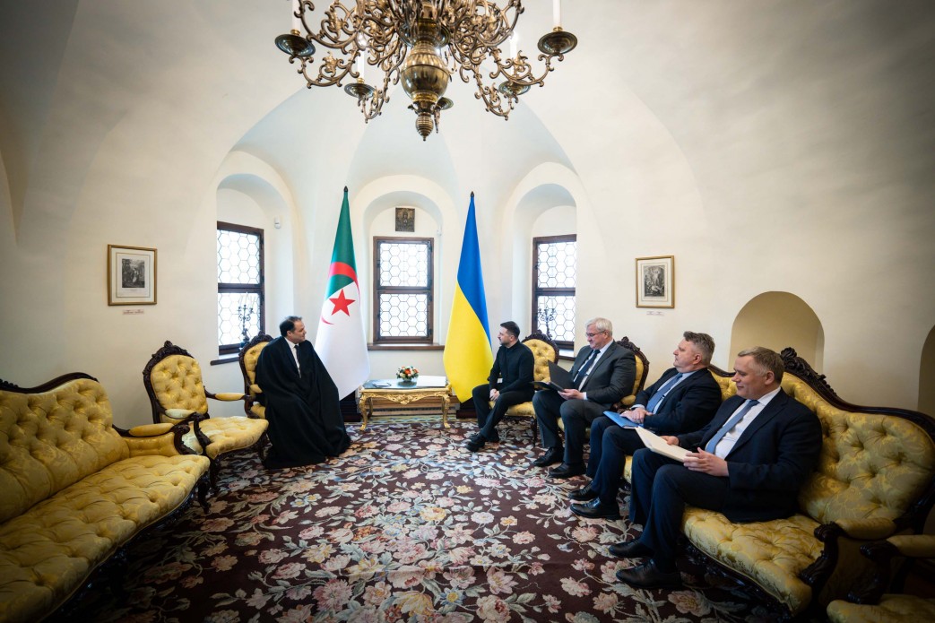 Зеленський прийняв вірчі грамоти від нових послів чотирьох країн фото 2