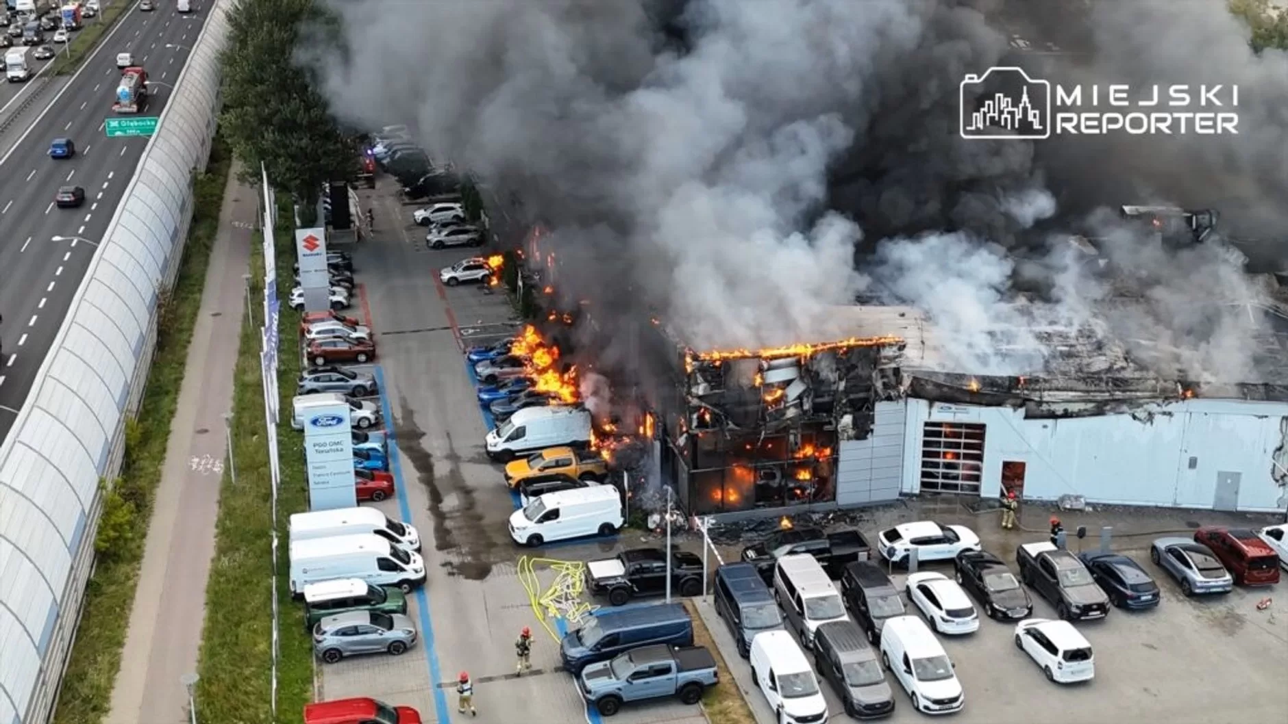 У Варшаві спалахнув автосалон Ford: вогонь охопив десятки авто (фото) фото 1