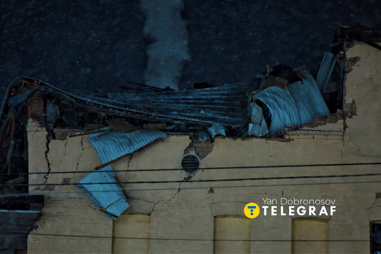 У Києві постраждала фабрика Roshen через нічний обстріл (фото, відео) фото 1