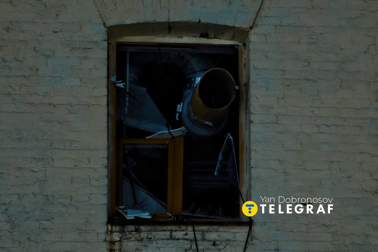 У Києві постраждала фабрика Roshen через нічний обстріл (фото, відео) фото 5