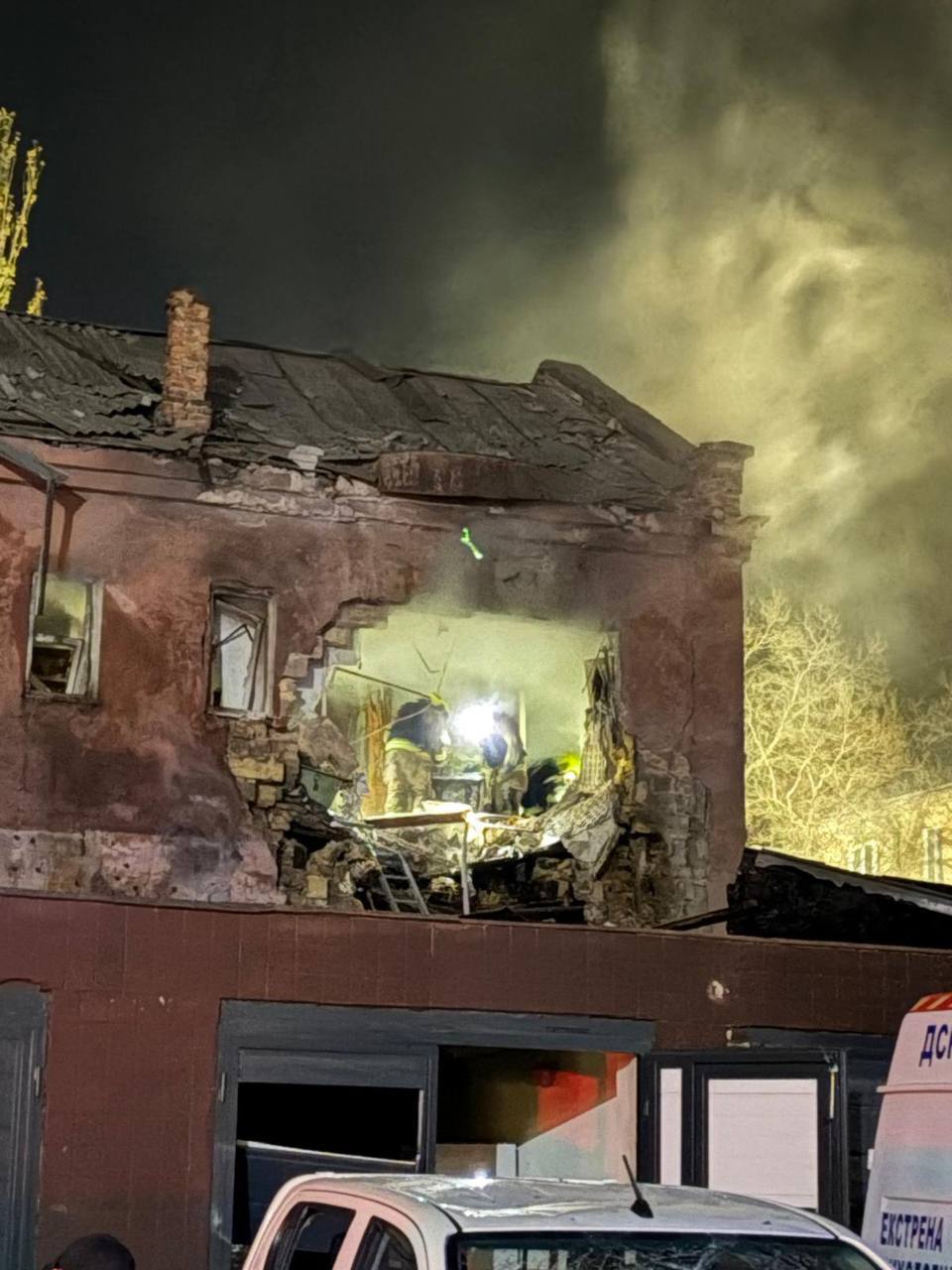 Атака на Одесу: удари припали по будинках, зруйновано квартири, є поранені фото 1