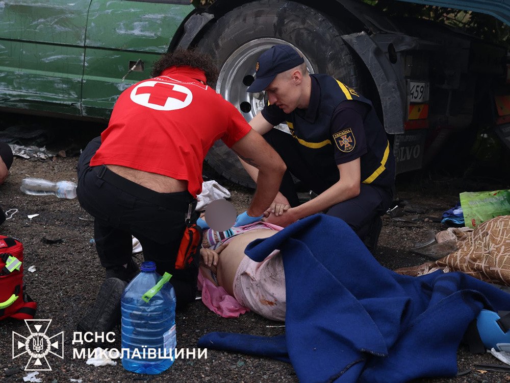 ДСНС показала моторошні кадри після смертельної автотрощі на Миколаївщині фото 1