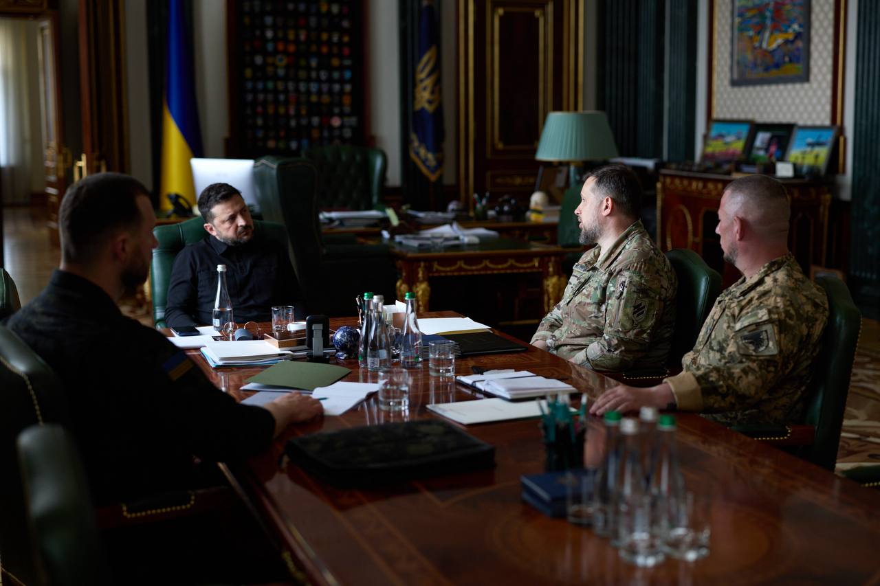 Зеленський продовжує зустрічі з військовими: відбулися розмови з Драпатим та Білецьким фото 3