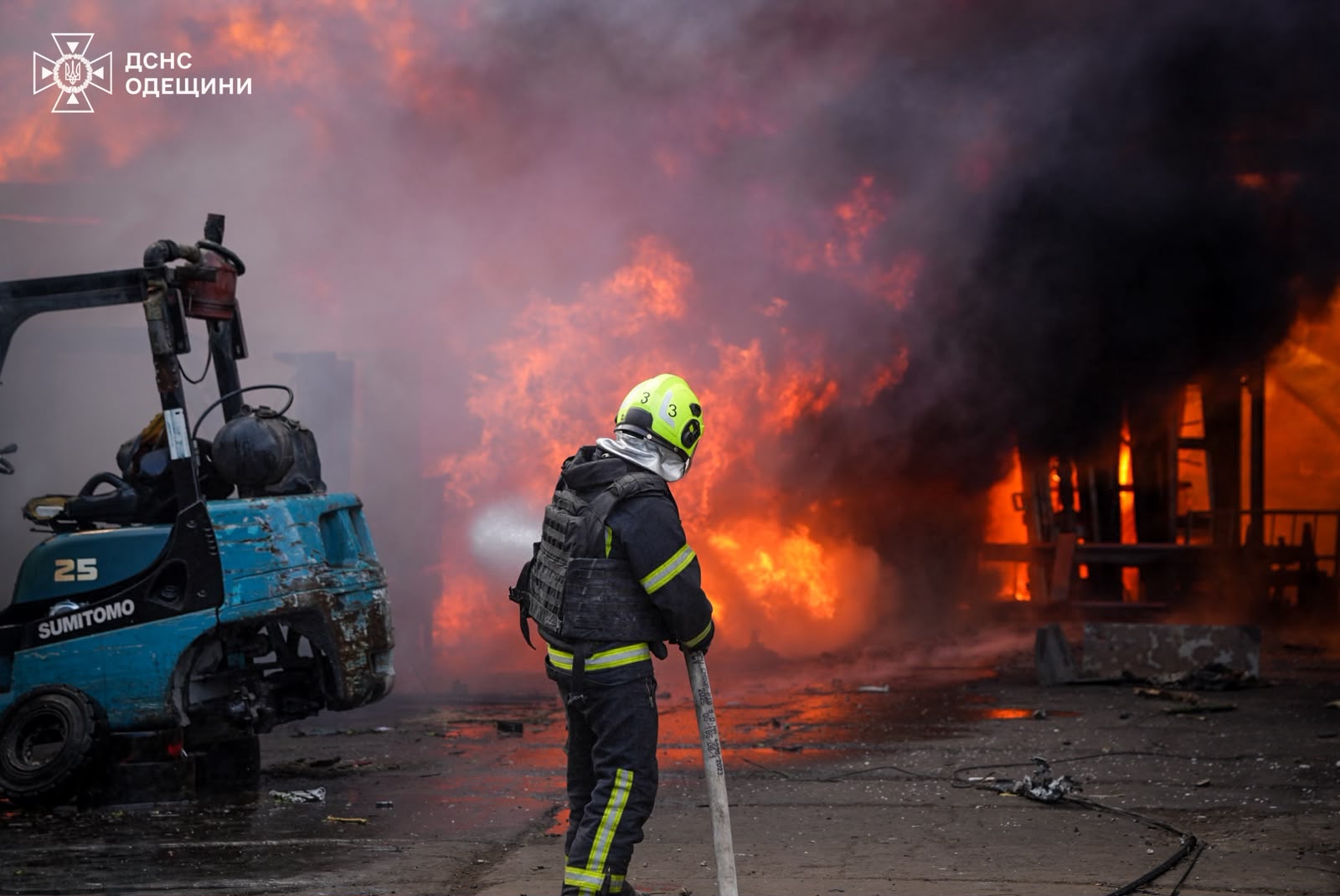 Росія атакувала Одесу: є загиблі, пошкоджено підприємство фото 5