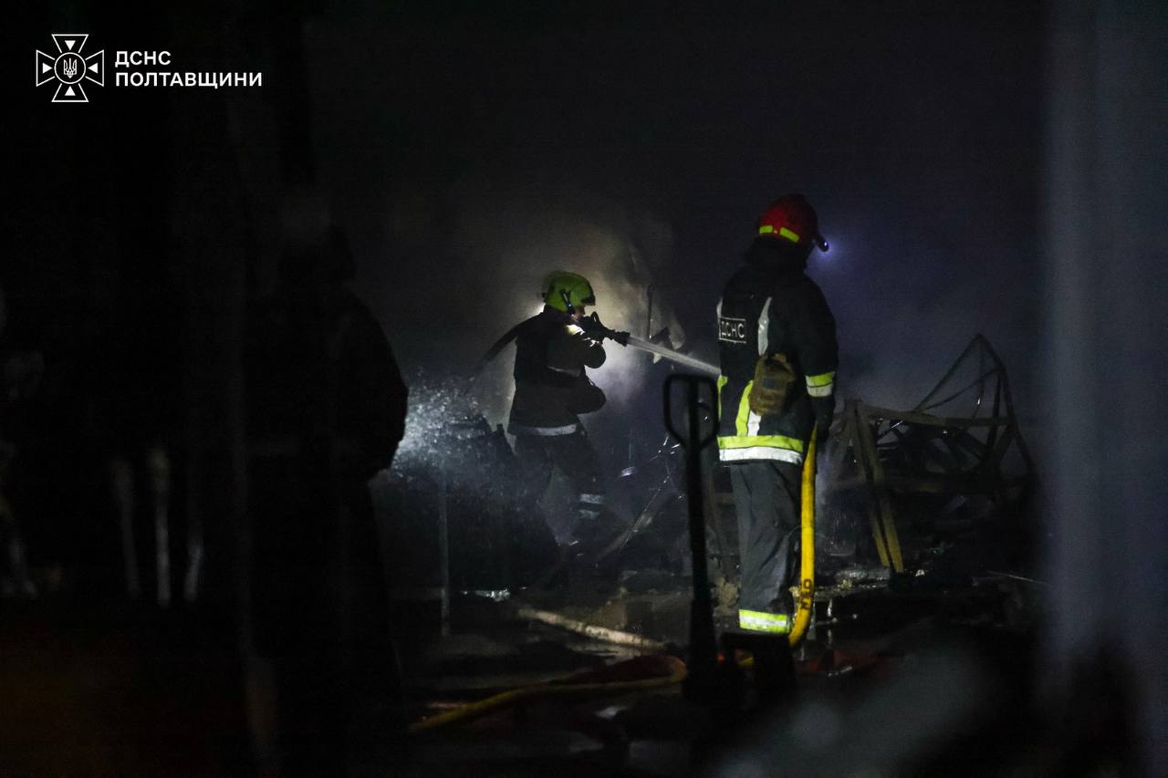 Росія атакувала Полтавщину: загинула людина, пошкоджено термінал «Нової пошти» фото 1