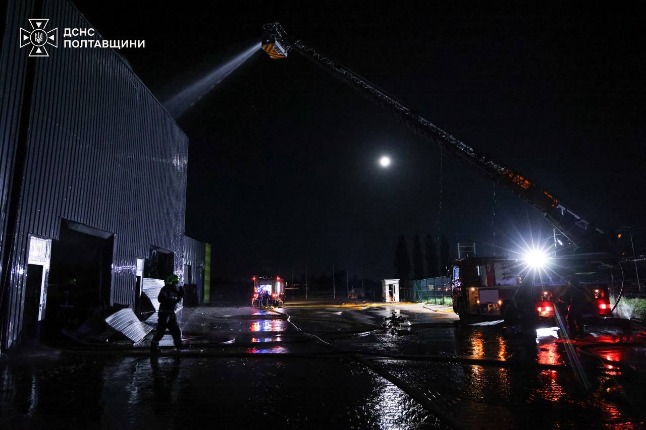 Росія атакувала Полтавщину: загинула людина, пошкоджено термінал «Нової пошти» фото 2