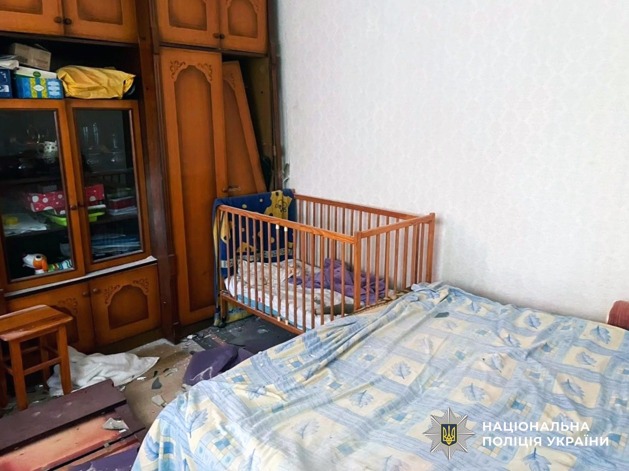 У Херсоні снаряд влетів у ліжечко з дворічним хлопчиком, але не вибухнув (фото) фото 1