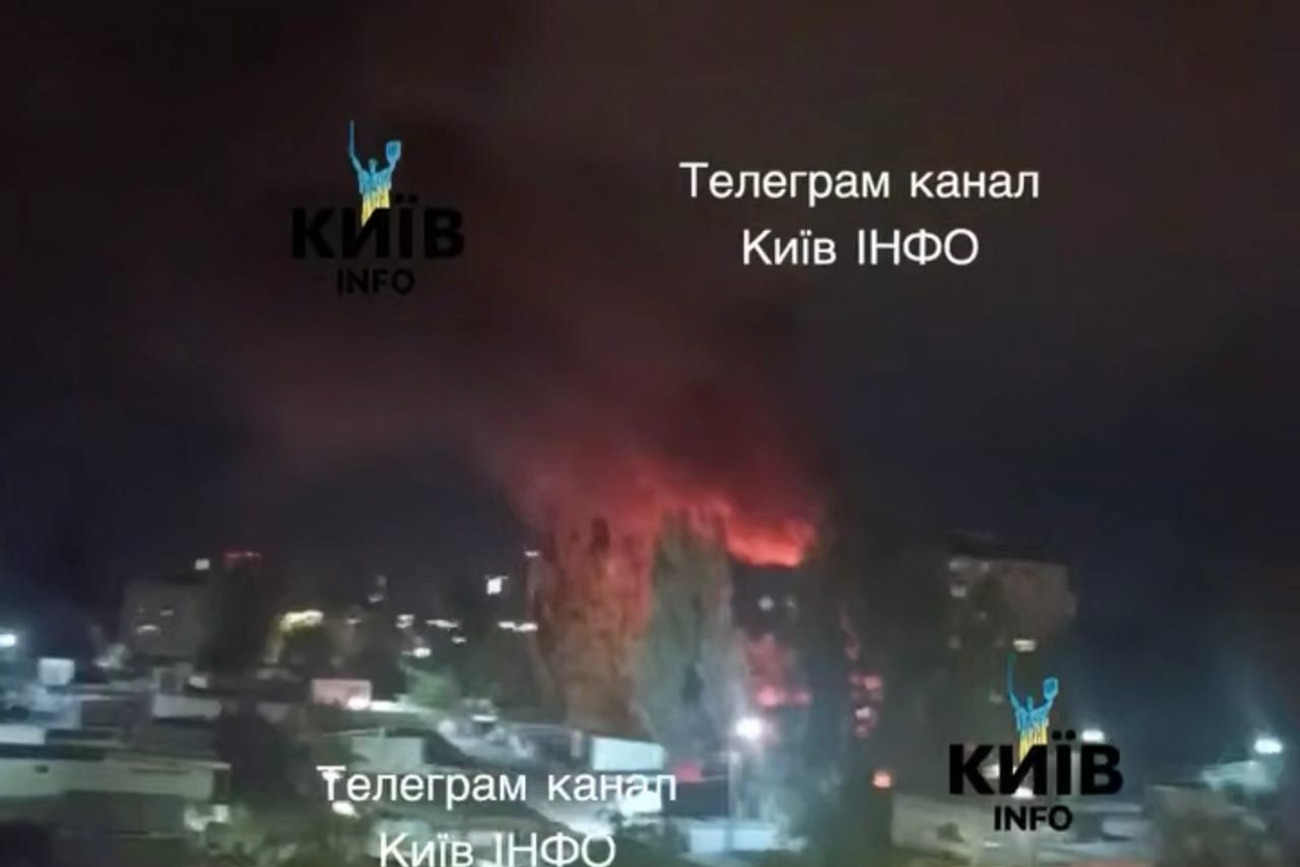 Палаюча багатоповерхівка у Києві