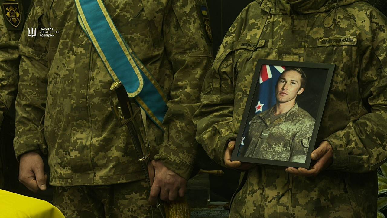 У Києві на прощанні з бійцем побратими виконали традиційний танець його народу (відео) фото 1