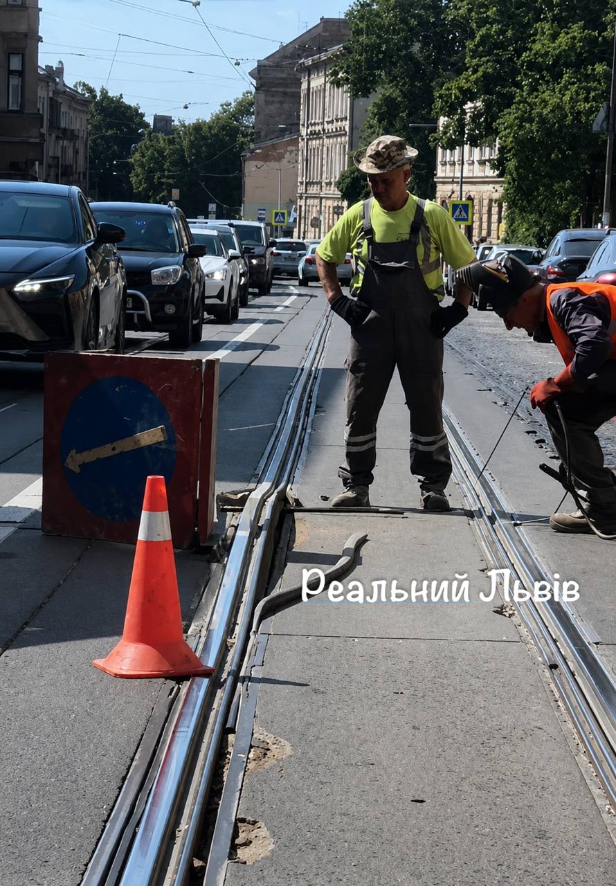 У Львові через спеку деформувалися трамвайні рейки фото 1
