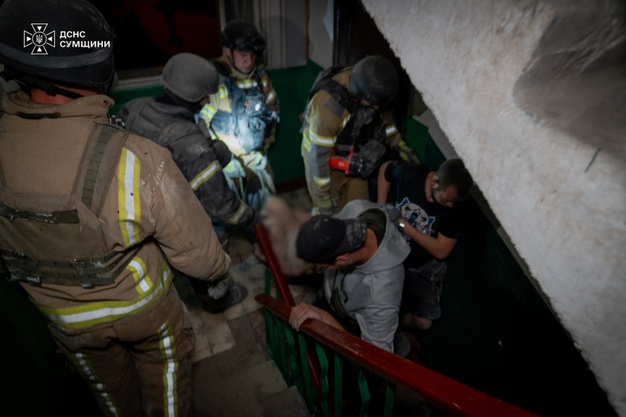 Удар по багатоповерхівці у Сумах: ДСНС повідомила деталі фото 3