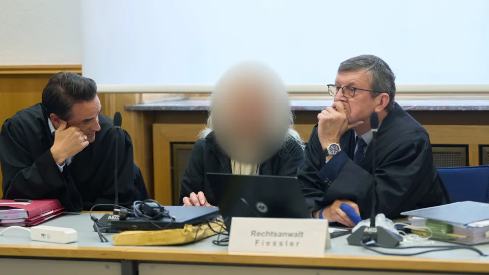 Спроба повалення влади у Німеччині: завершено багаторічну справу проти терористів, серед яких 77-жінка фото 1