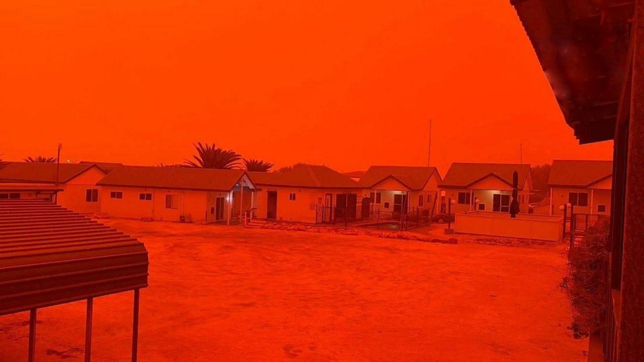 «Криваве» небо над Австралією: потужний циклон Narelle спричинив апокаліптичне видовище (фото) фото 2