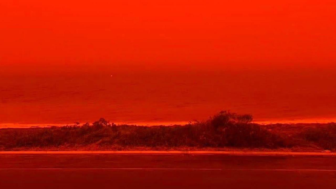 «Криваве» небо над Австралією: потужний циклон Narelle спричинив апокаліптичне видовище (фото) фото 3