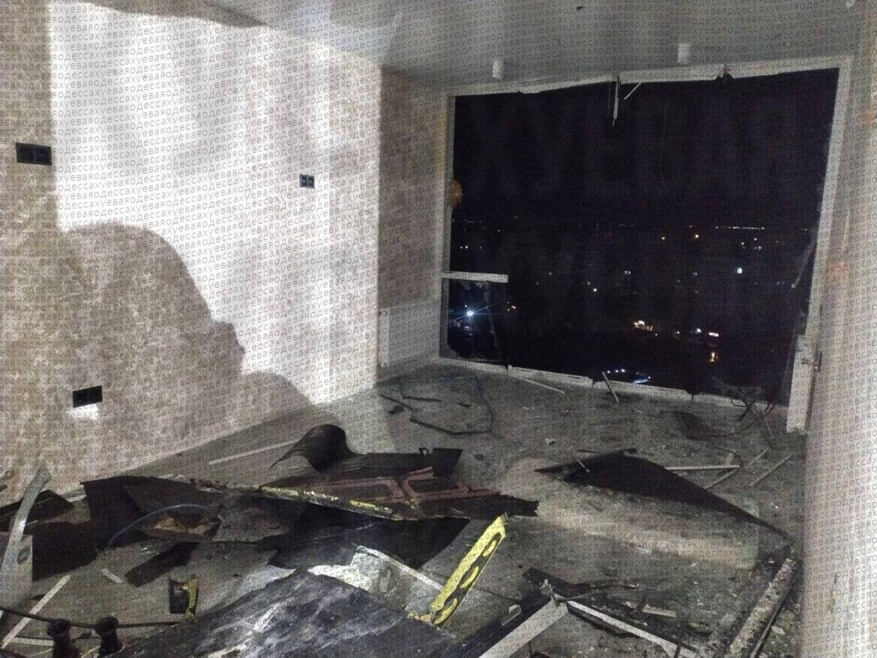 В Одесі ворожий «шахед» залетів у вікно багатоповерхівки фото 2