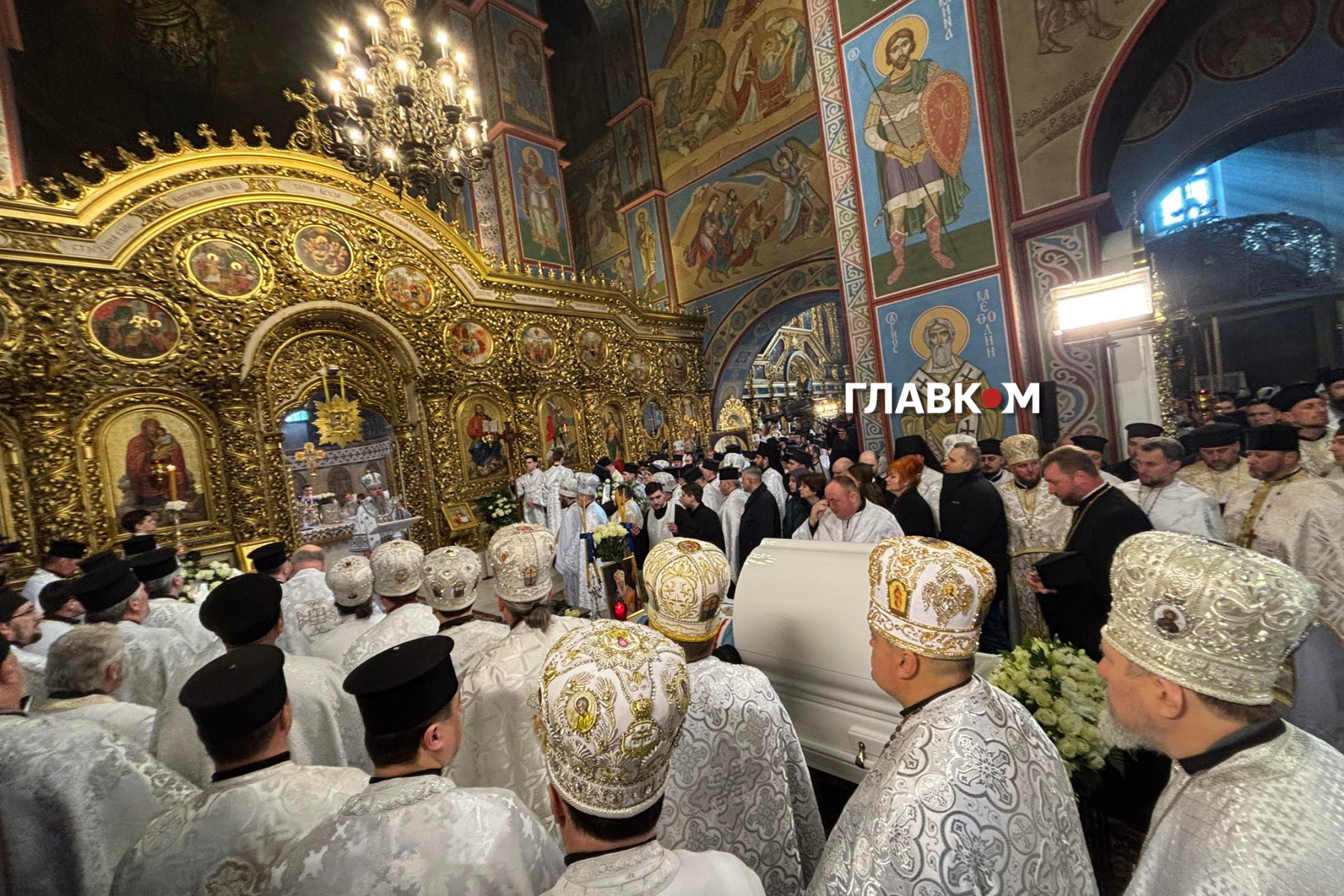 Україна прощається з Патріархом Філаретом. Церемонія поховання наживо фото 2