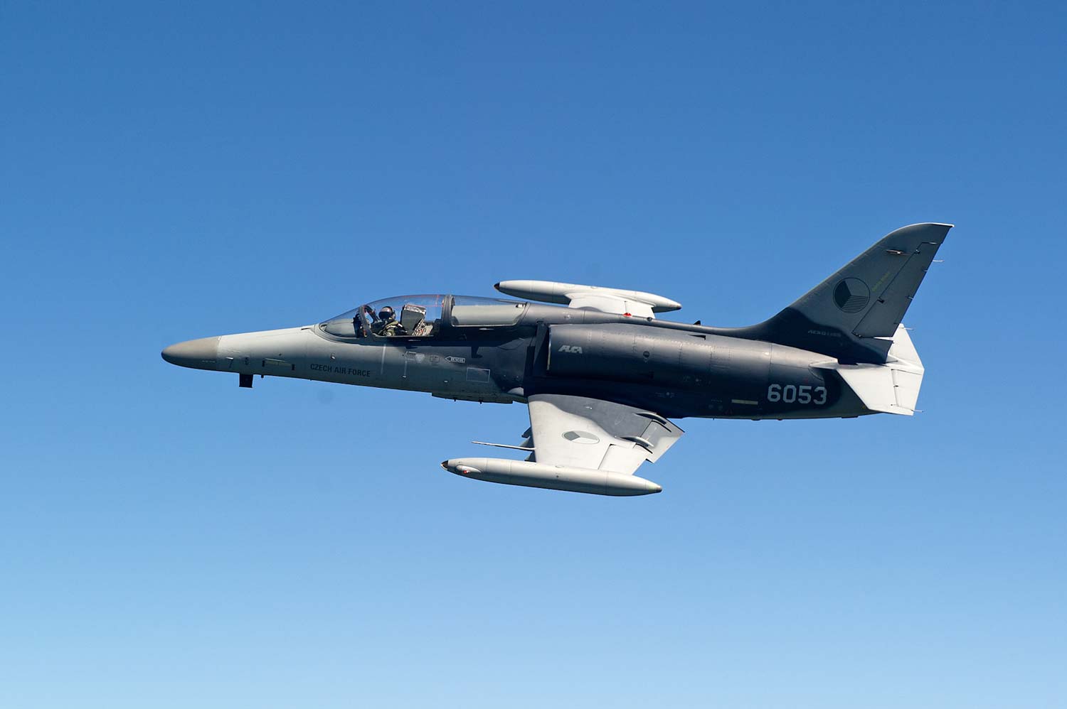 Президент Чехії анонсував передачу Україні літаків Aero L-159 для «полювання» на дрони фото 1