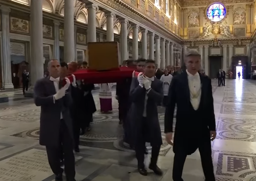 Папа Франциск: останні фото перед похованням у базиліці Санта-Марія-Маджоре фото 3