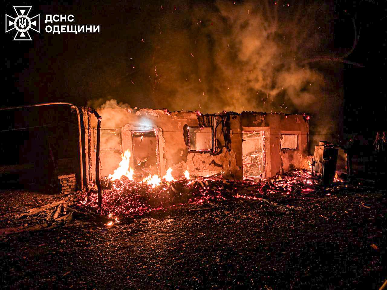 Нічна атака на Одещину: зруйновано житлові будинки, є постраждалі фото 3