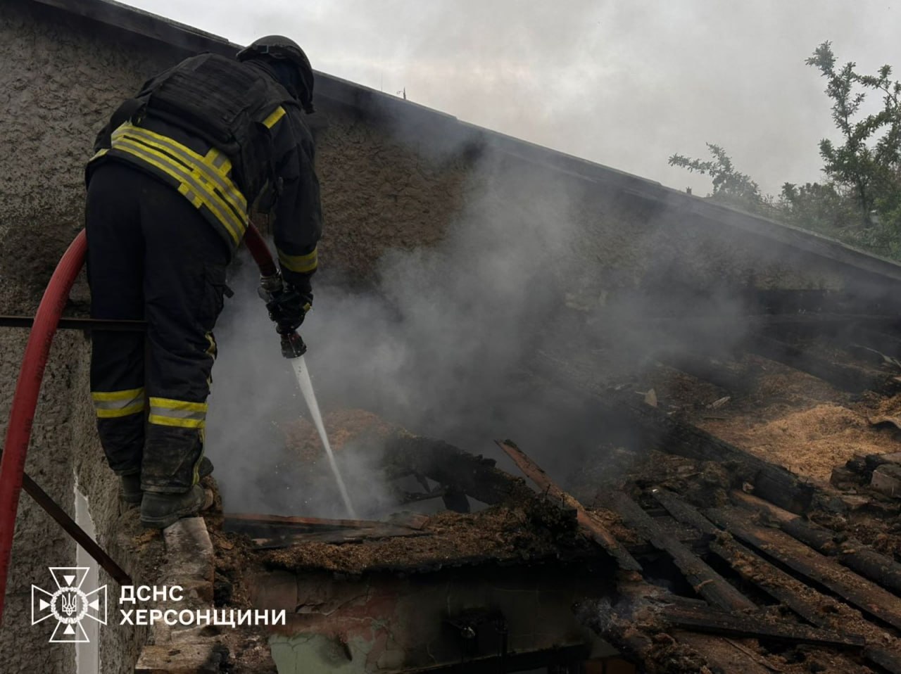 Обстріли на Сході та Півдні: рятувальники ліквідували масштабні пожежі після атак РФ фото 2