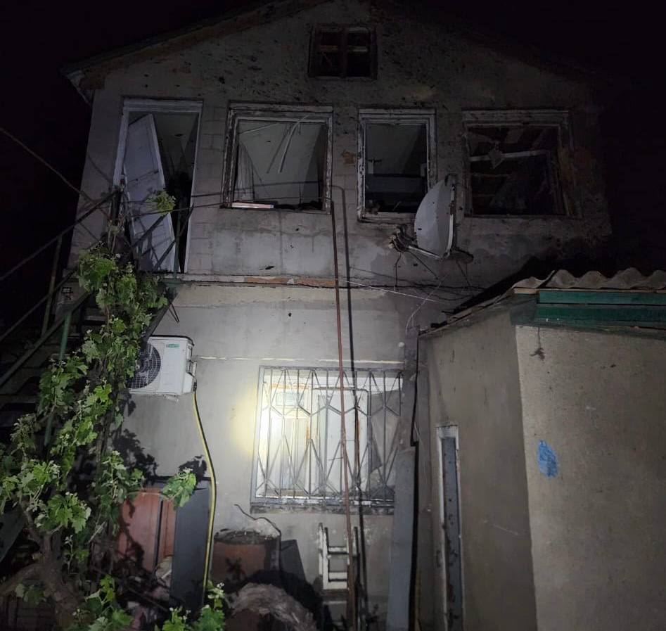 На Одещині ворог атакував дронами житлові квартали та храм, є поранений фото 1