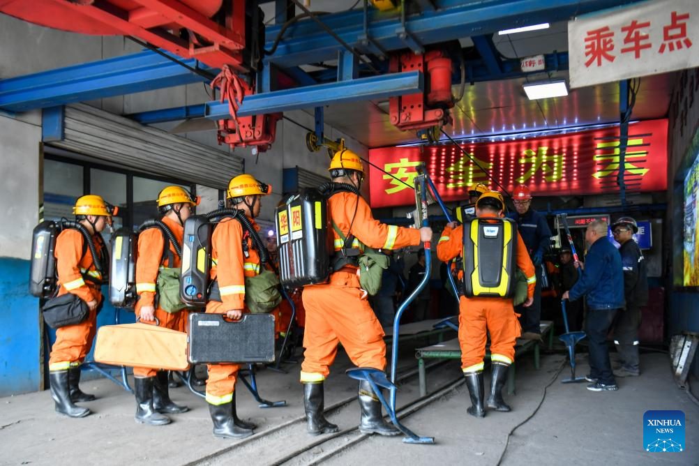 У Китаї через вибух газу на шахті загинуло понад 80 людей фото 1
